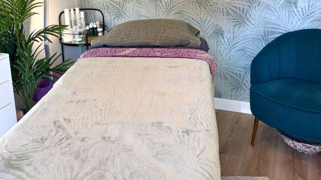 4d98e518-da22-4647-8d5a-90e5a0dc144b-claireellisfacialmassagetherapy-gb-england-amesbury-fresha-7670112