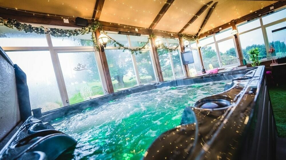 50db8357-52e5-4ed6-baed-c7142422e6e5-thekingsspadaypackages-im-onchan-fresha-7035084