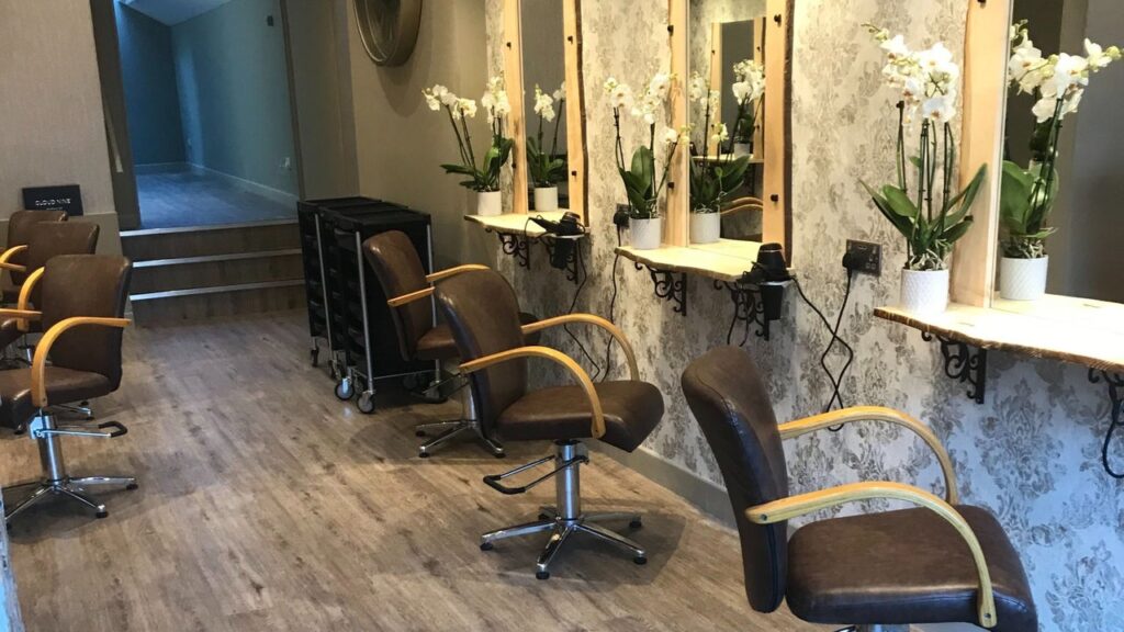 515315d6-fae6-40ba-8a1c-2e42cb3e317e-carlyandcohairdressing-gb-england-morecambe-bare-fresha-8346015