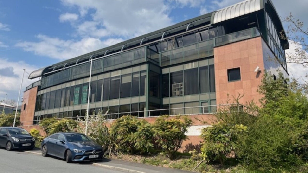 5512652d-9d9d-4523-b2bf-eed465b53c0f-bethpainterartistry-gb-england-appleybridge-fresha-5390336