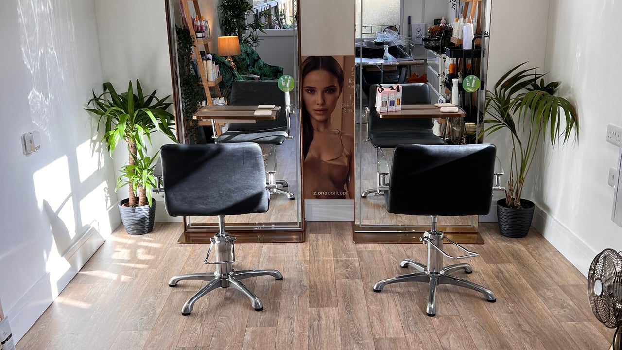 571d19fc-f927-4ab6-bad4-4e24ceba5323-donnaeyre-gb-england-ilminster-fresha-8125876