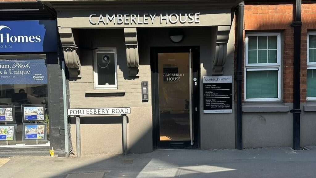 59a2689e-e5df-473f-9afd-1df89dc27154-camberleyhouse-gb-england-camberley-surreyheath-fresha-1525536