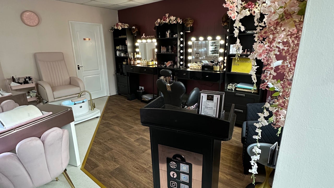 59b63d3e-948e-46b9-8169-9f9fc775b0d8-makeuplocker-gb-wales-blackwood-blackwood-fresha-8349555