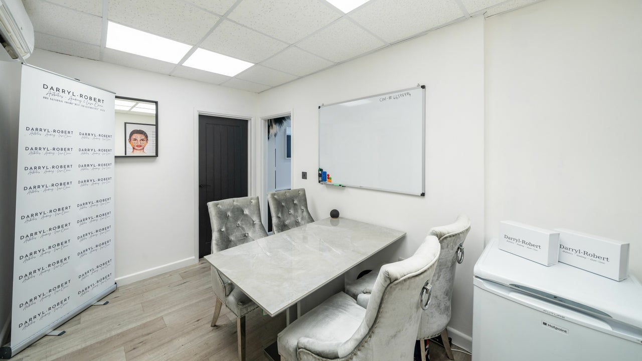 5b6e76e1-2e51-4fa8-93c6-6db20efdd1e5-honitonhq-gb-england-honiton-fresha-2683882