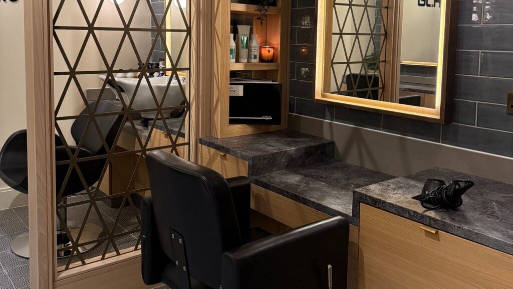 5c6cea72-f337-462a-a44a-7b8710d1070e-glazedbyjc-gb-england-mottram-fresha-9159480