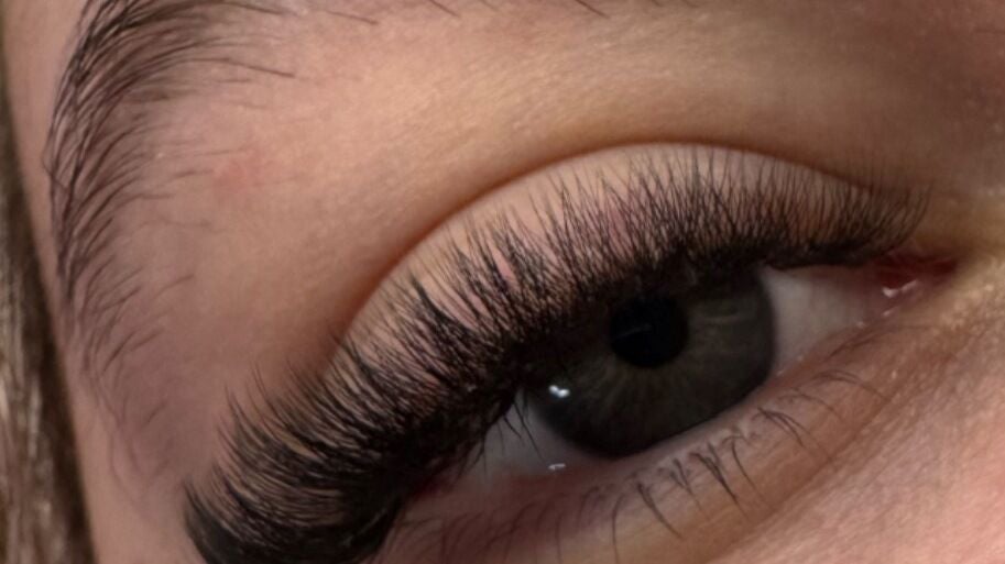 5cdf51e4-f879-4ba2-911a-41c8f3bd921a-luxurylashesbyagnes-gb-england-chichester-fresha-4936632