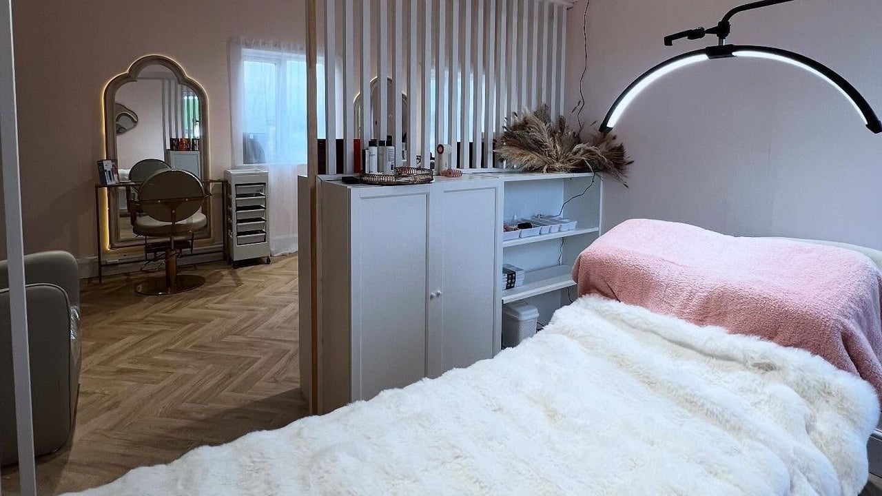 5d6c960f-447e-4234-993e-71d7e1a31b75-bybeckystudios-gb-england-wells-kewardparkglastonburyroad-fresha-1393193