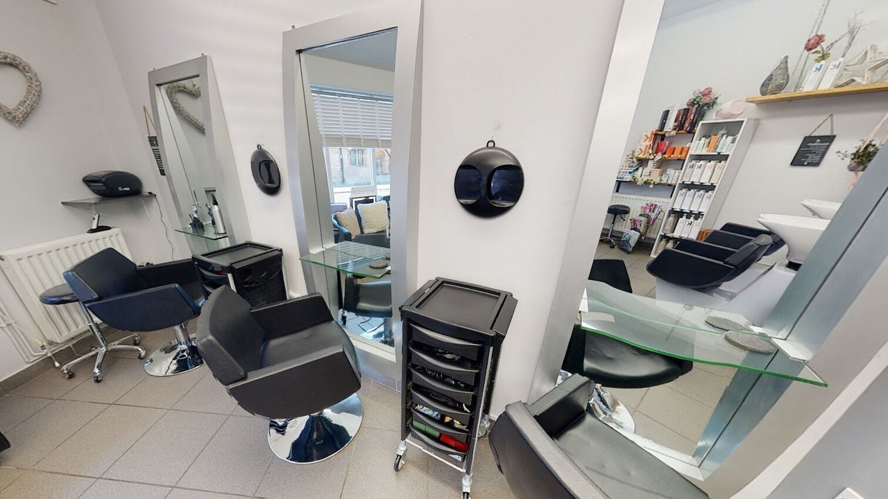 5e3777ab-ed79-43e5-b9cd-7d2b7b3ab8b3-houseofhair-gb-england-somerton-fresha-9432294