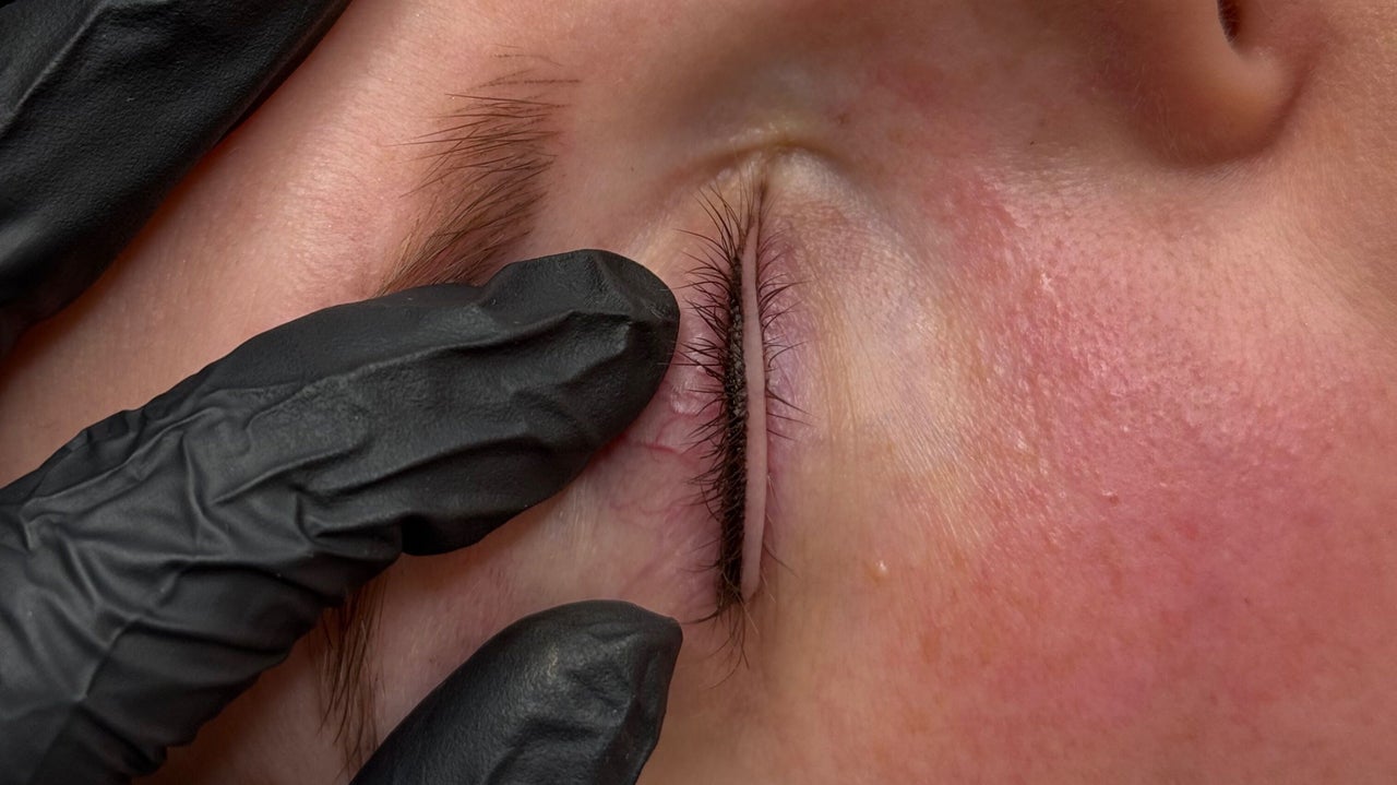 5e6d9dc9-3ab8-4490-aa80-b356fed087ea-bethpainterartistry-gb-england-appleybridge-fresha-2534304