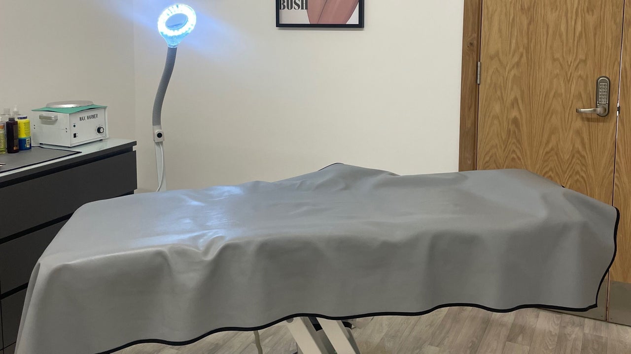 5ed48a8d-9d93-4f75-8bf1-48a4a5ead27b-waxwithhazel-gb-england-wellingborough-fresha-2770326