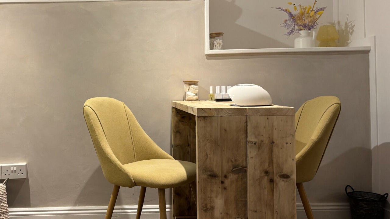 5f8764fd-4f12-4fdb-a3f3-c3c0da7e521a-follyhuehairandbeautystudio-gb-england-bradford-on-avon-fresha-1009433