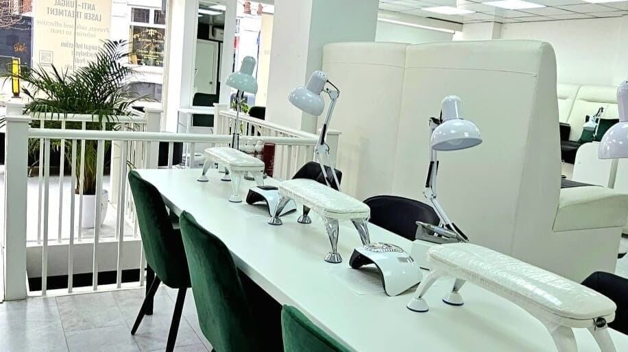 618cb6a6-5d59-4c57-bea9-57353758b90c-pedicureprolinebeautyaestheticcentre-gb-england-kingstonuponthames-fresha-9969301