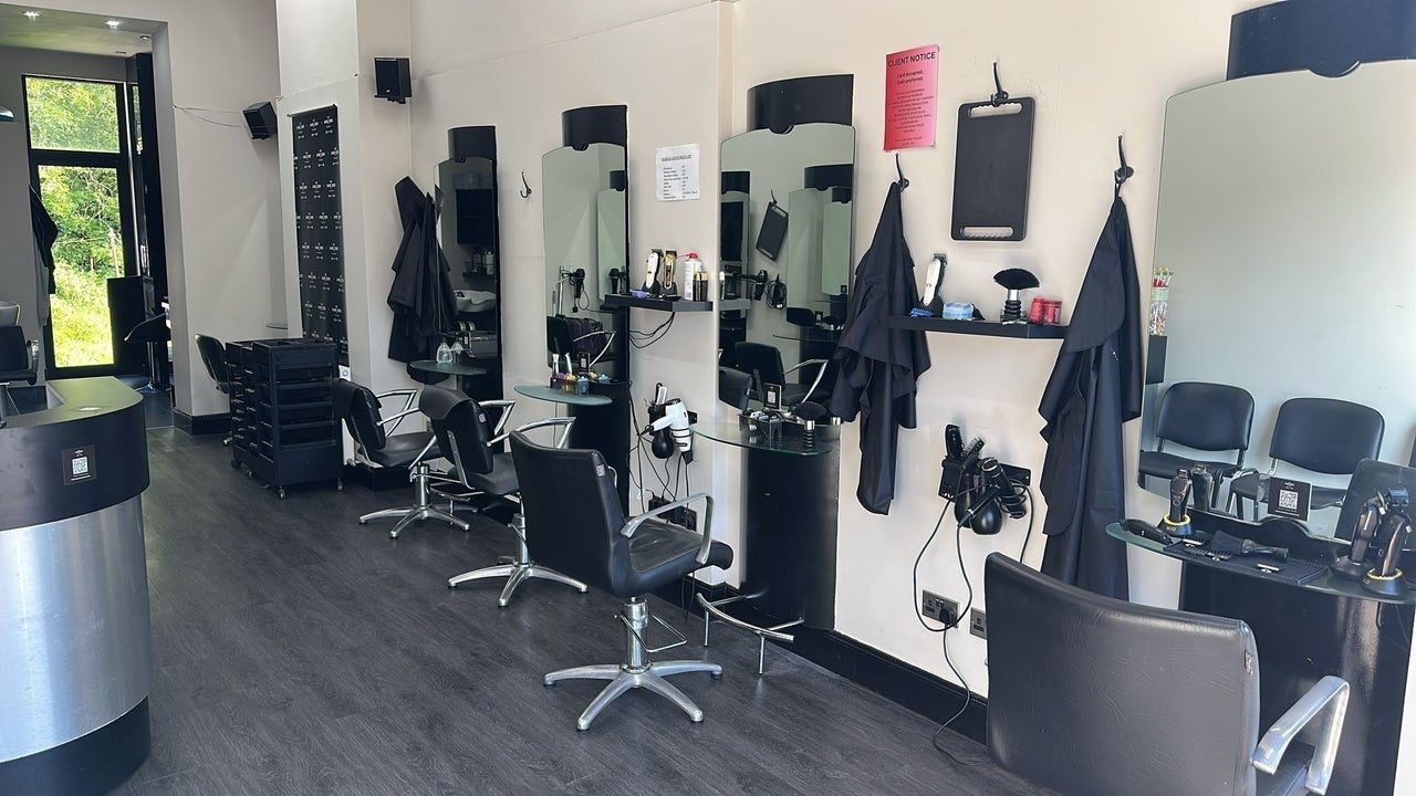 61da279a-a6a9-484e-9a9e-7439ad625885-hair2000-gb-scotland-glasgow-fresha-7592738