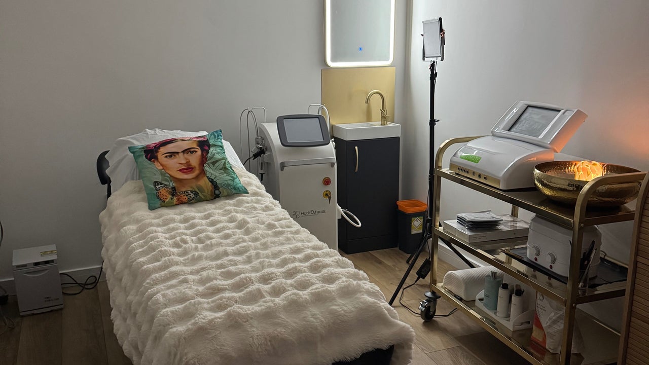 635d4f68-02a6-4319-8805-835dbc202ca1-theface-gb-england-worcester-broomhall-fresha-5271269