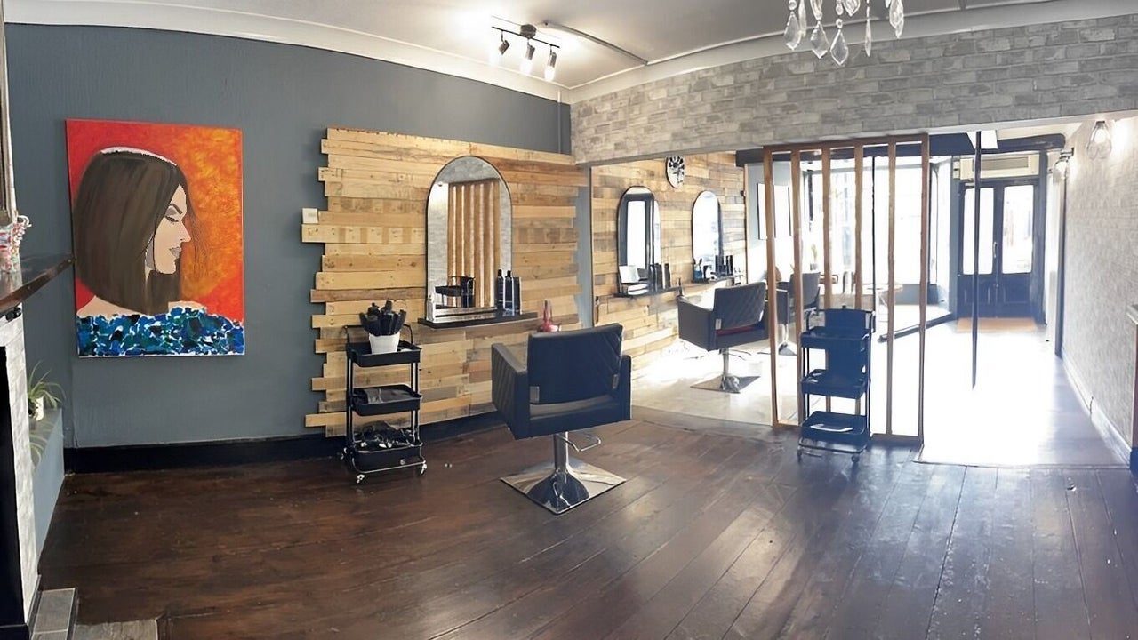67b13e86-3bc0-426c-af63-5a769fdac33a-davidjohnhaircompany-gb-england-royalwoottonbassett-fresha-8107079