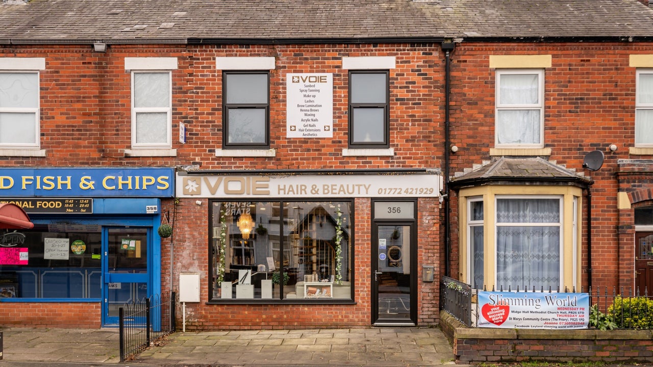 68c76c0d-13aa-462b-8e72-340d2d17a1c4-voiehairleyland-gb-england-leyland-fresha-6081034