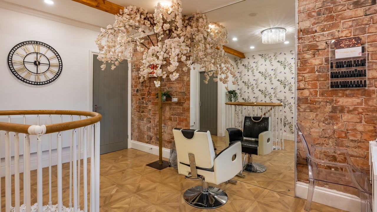 6d39cd83-4ac6-4667-bba2-9793e1f875f8-voiehairleyland-gb-england-leyland-fresha-3220760