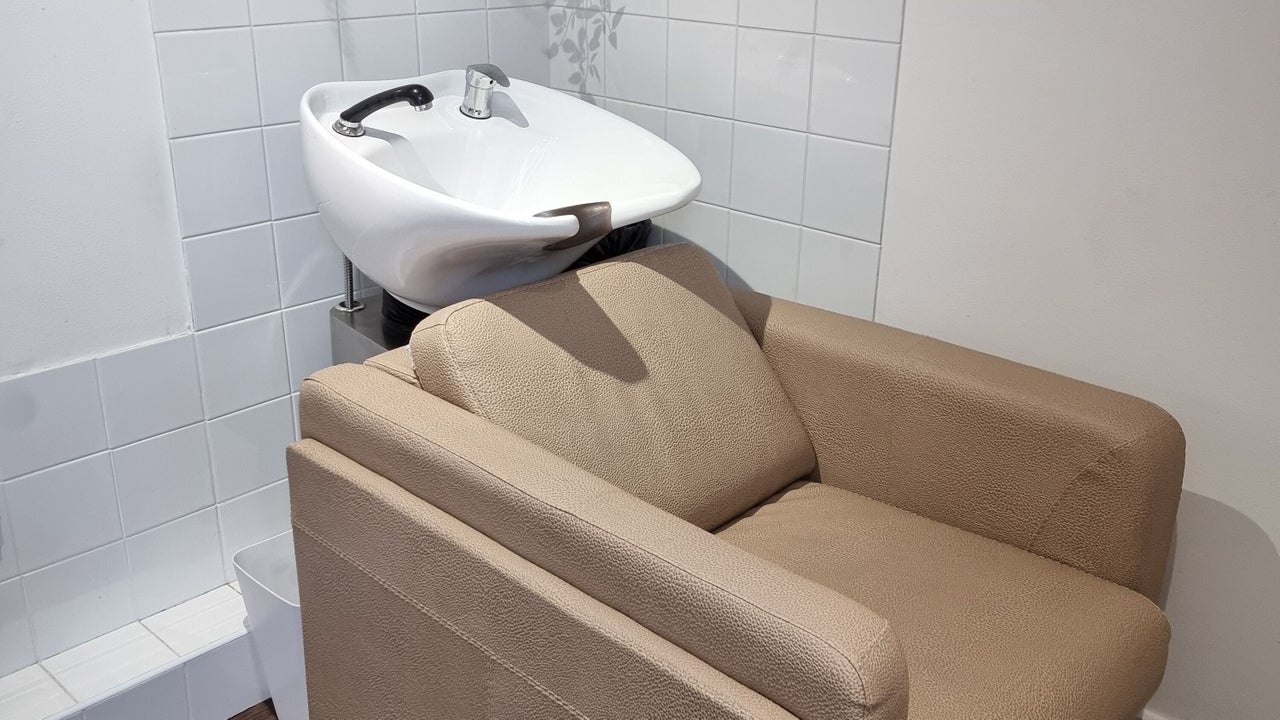 6f05f89d-b865-4a73-8ace-811e0098b03a-crowninggloryhair-gb-england-canveyisland-fresha-4144961