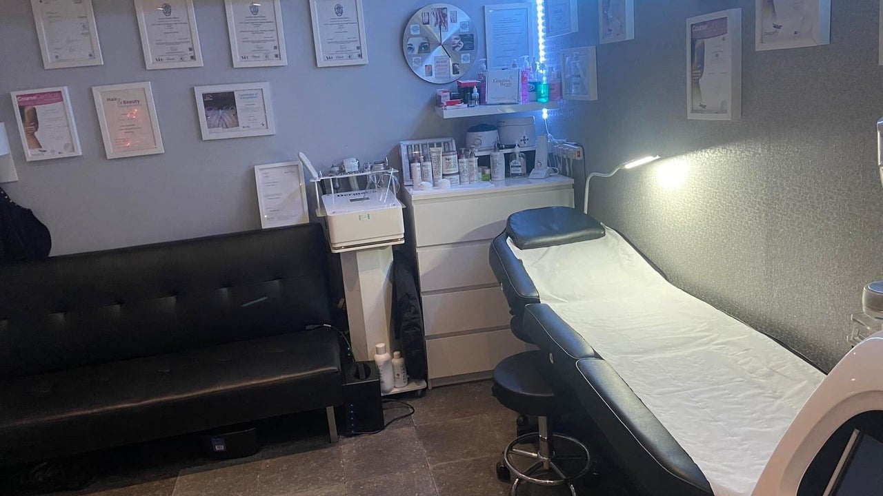 6f4a9ddd-210d-4c41-b556-eb487cf7c5df-admirenailsandbeautyshrewsbury-gb-england-shrewsbury-suttonfarm-fresha-6472823