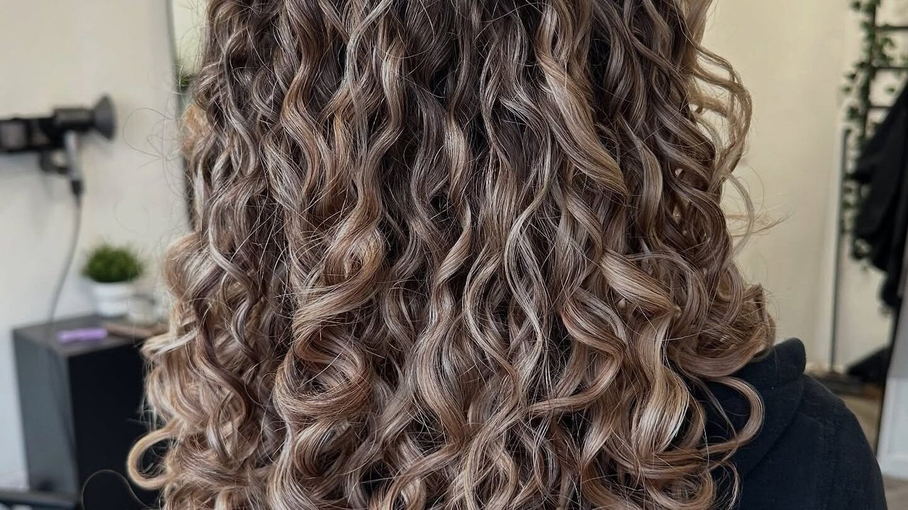 700b663d-afb5-428b-9153-ad940bc9534b-jrwhairstudio-gb-wales-bridgend-fresha-1411019