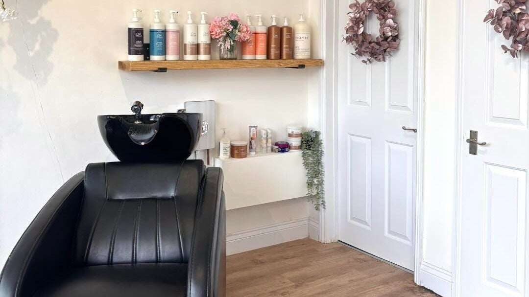 703b1a17-4506-4550-b3f0-8aa33fb20cd5-euphoriahairdressing-gb-england-bath-fresha-5552056