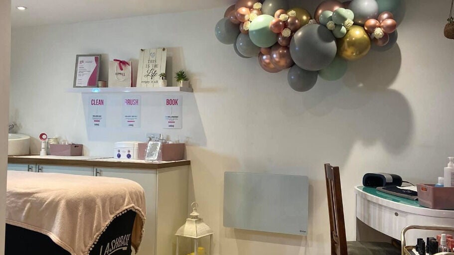 71113b4f-19d9-4752-b5d2-9f44de68f343-debeautbydella-gb-england-havant-fresha-7703319