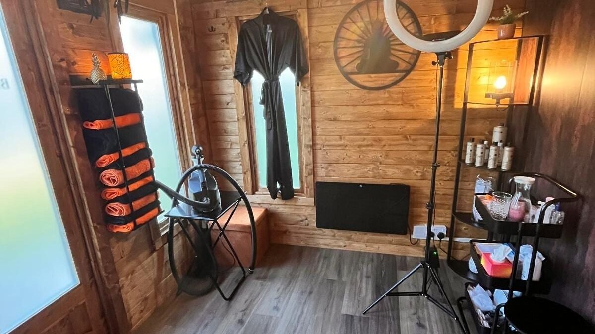 72142425-fe32-4a6a-b308-153d096b493d-brun-clair-gb-england-rugeley-armitage-fresha-6753081