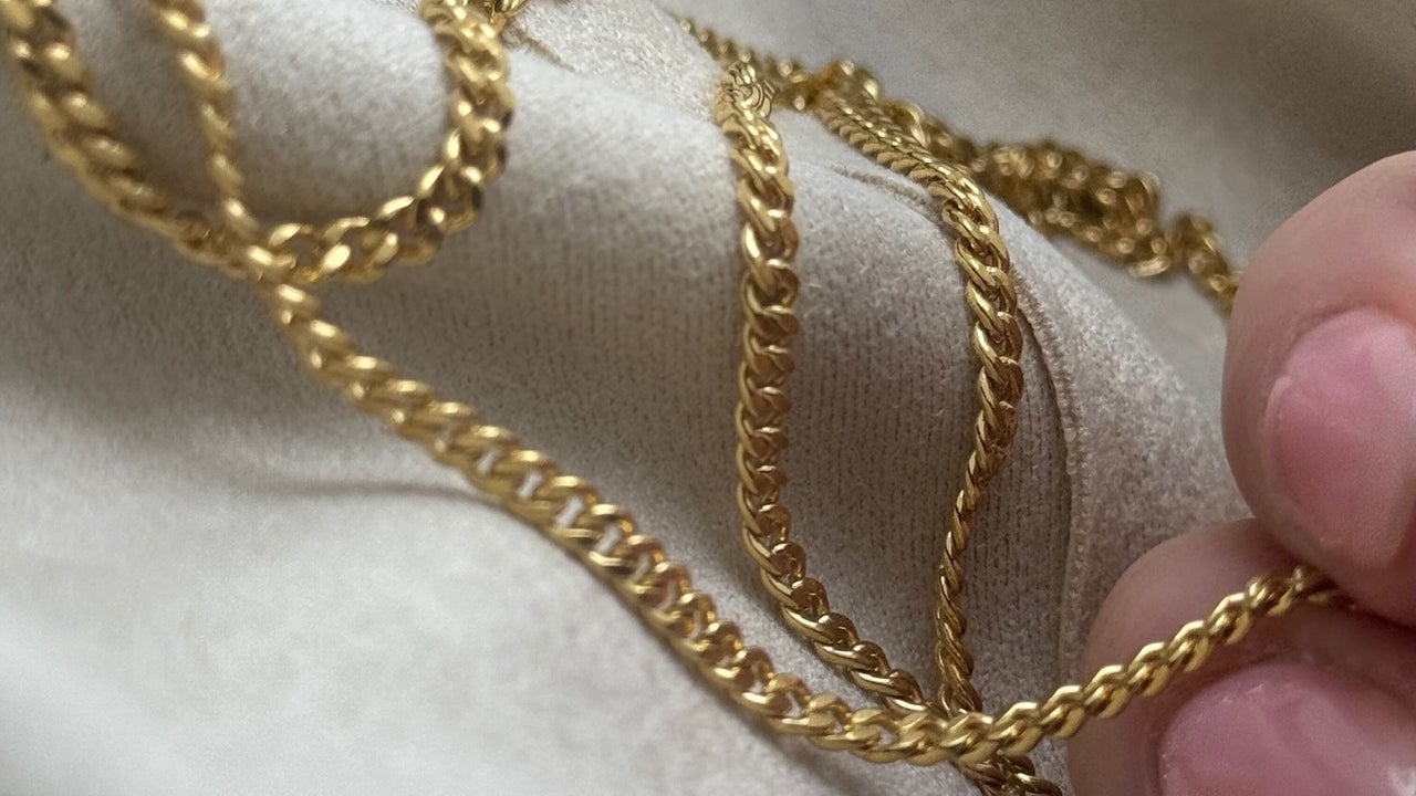 738a57bb-f778-4f32-84d8-df8762616ab9-whiteheadboothsalonpermanentjewellery-gb-england-sheffield-hackenthorpe-fresha-6178599