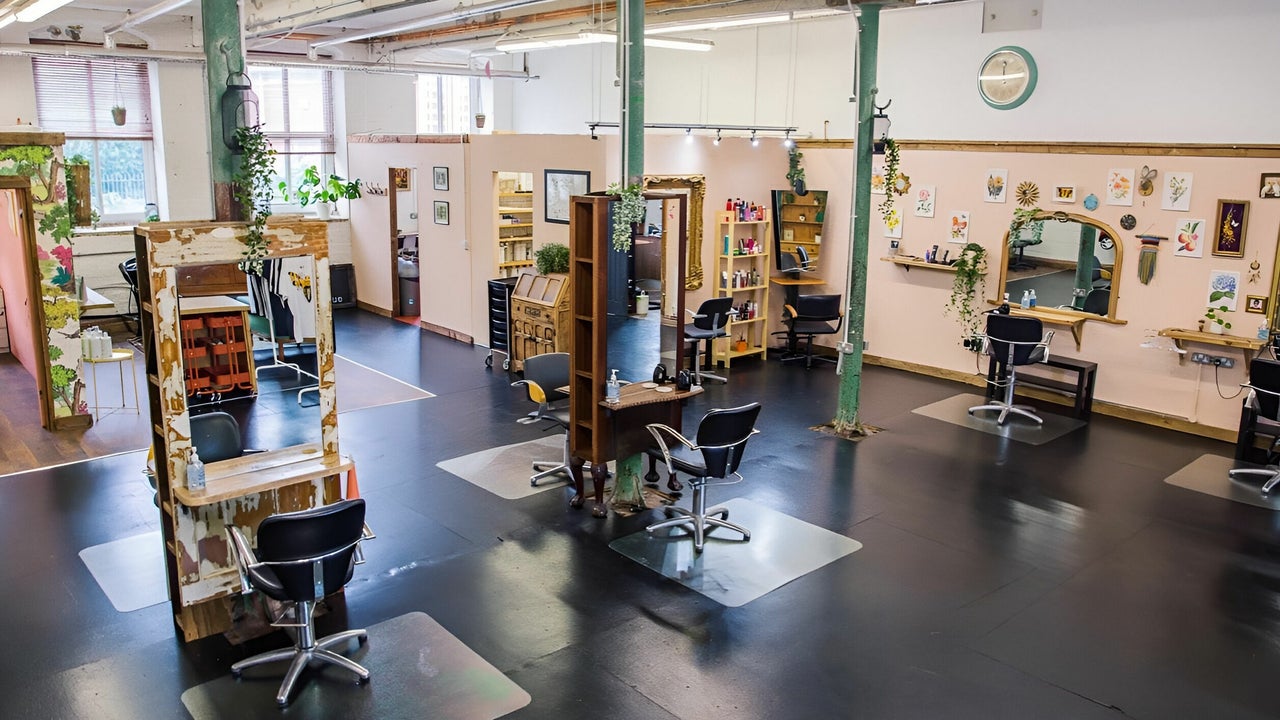 743cd6aa-c713-40e6-9b44-0f886417cfdd-grayssalon-gb-england-leeds-bramley-fresha-6504143