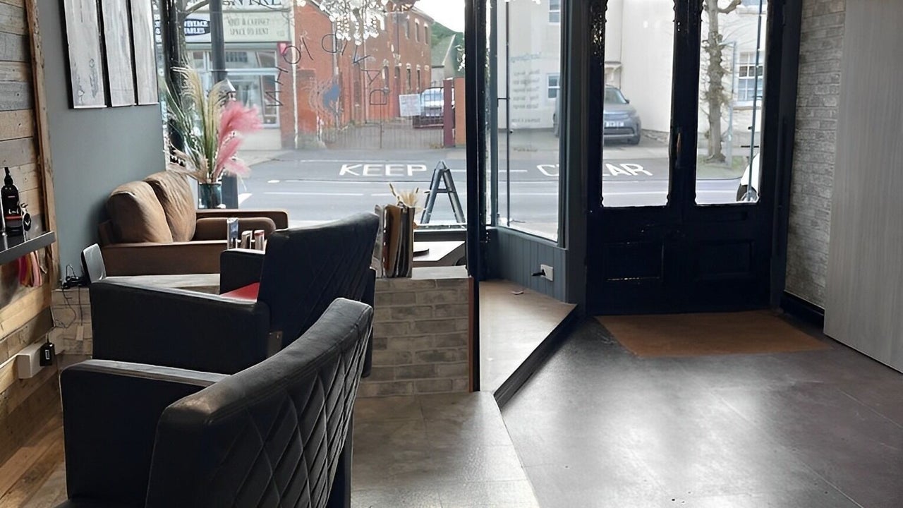 763d36af-2dad-4357-9fee-05639874a767-davidjohnhaircompany-gb-england-royalwoottonbassett-fresha-2935340