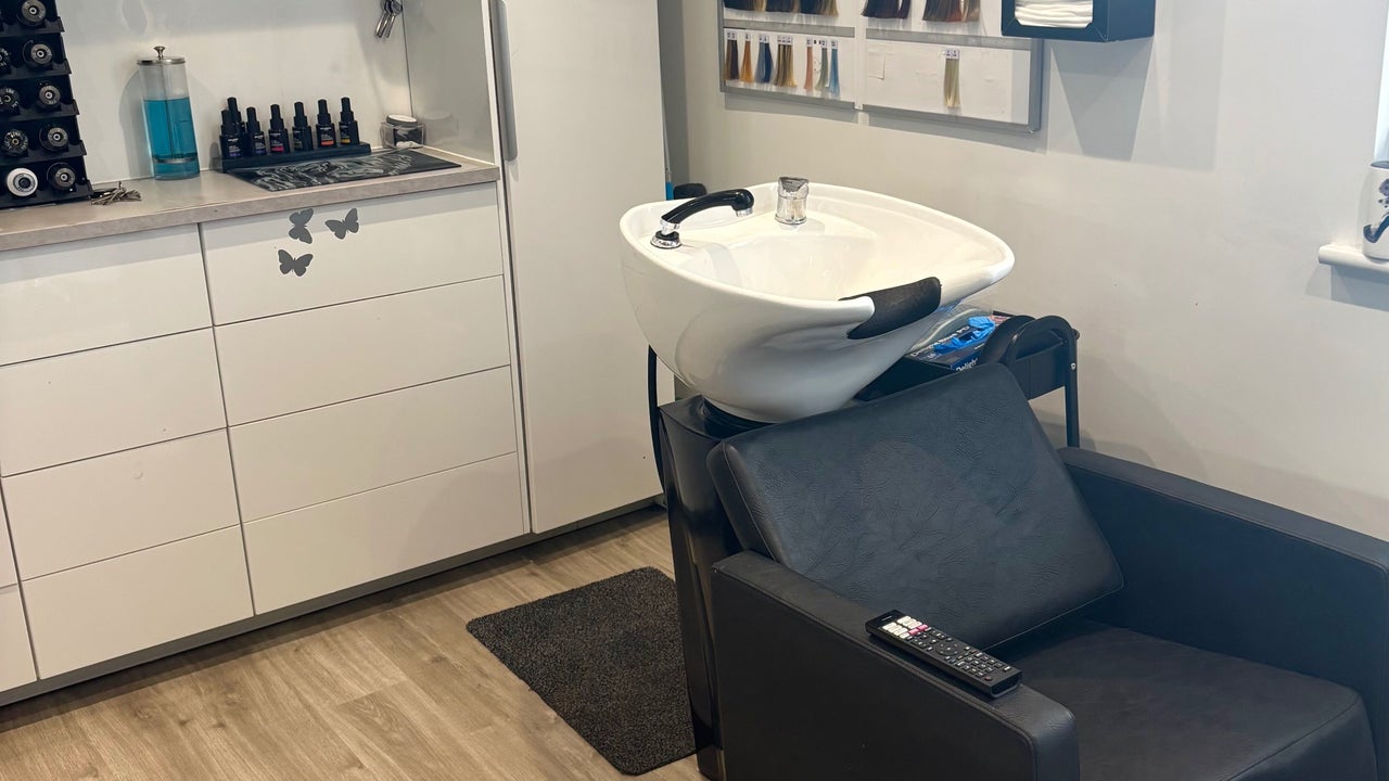 7985a983-d54b-4ae6-938d-56b1c79e0ac6-tressescolourstylingroom-gb-england-rochford-fresha-5450090