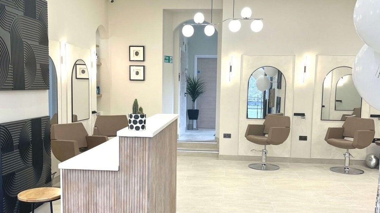 7a22357e-bd4b-4805-8449-e916a3c2c735-salonq-gb-wales-pembrokedock-fresha-1463791