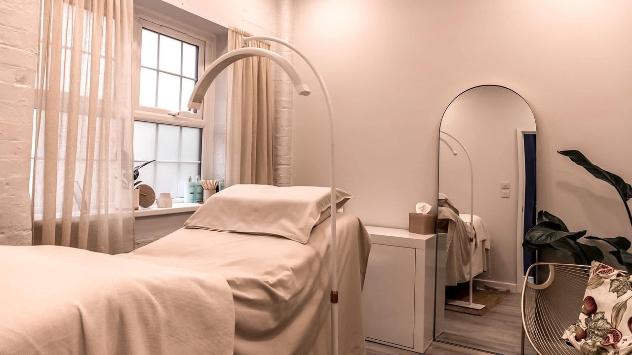 7a8f5776-25b1-478e-b1cf-3a8e3cb516e9-jkprofessional-gb-england-trowbridge-fresha-1405642