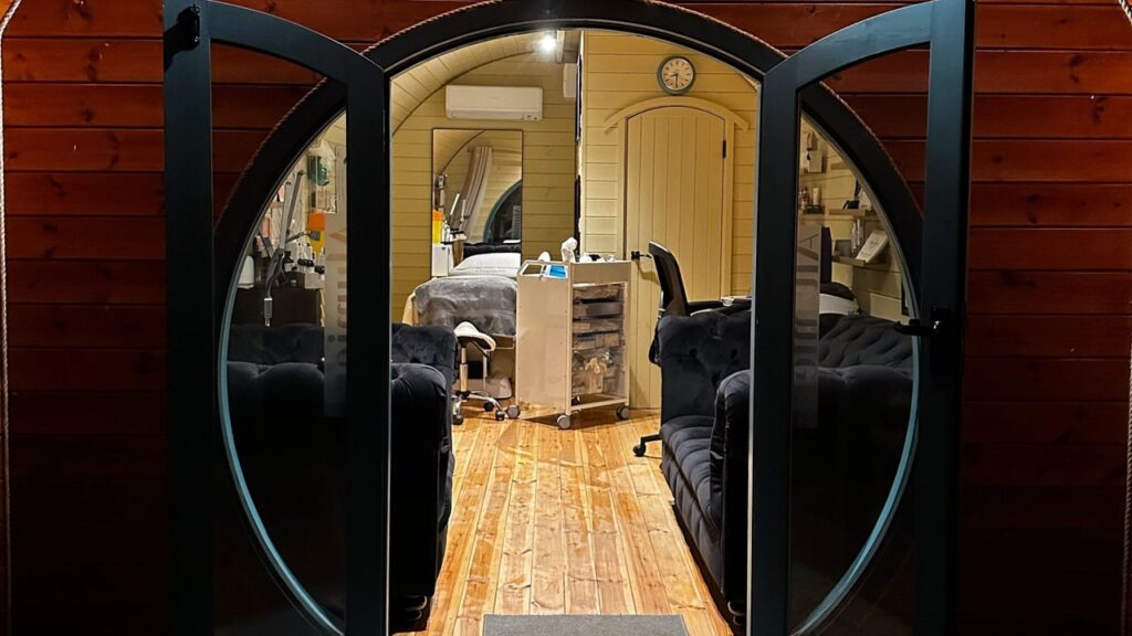 7bee44fe-4097-47b4-9963-4f19dd04610b-4932280