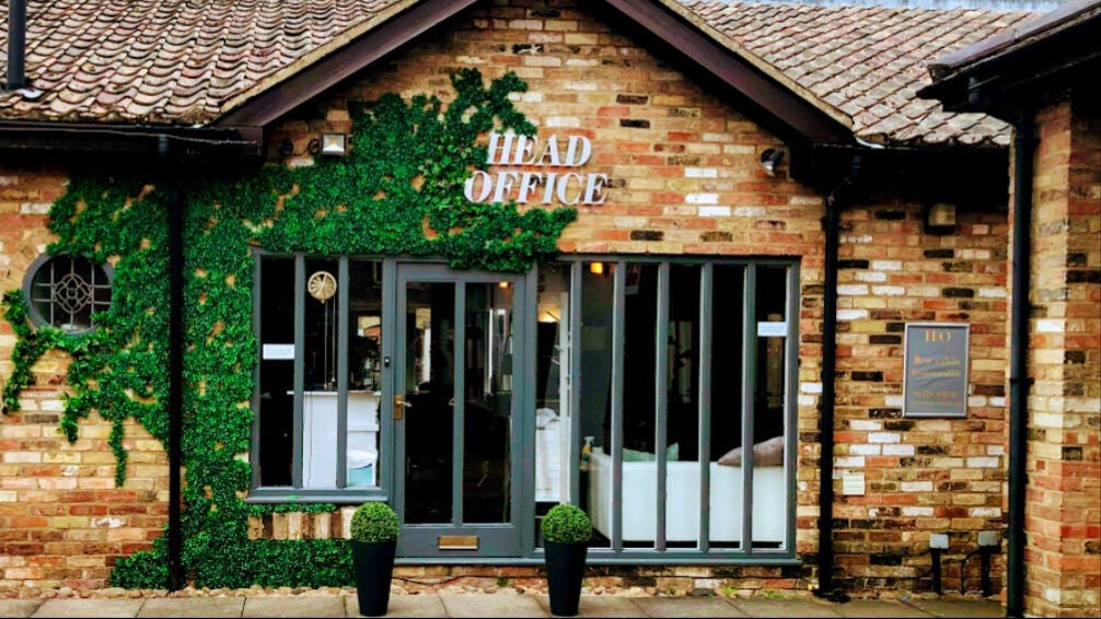 7e7906b5-82f7-400c-9ce9-cc79e0996e33-alia-michellehmua-gb-england-cambridge-fresha-3501330