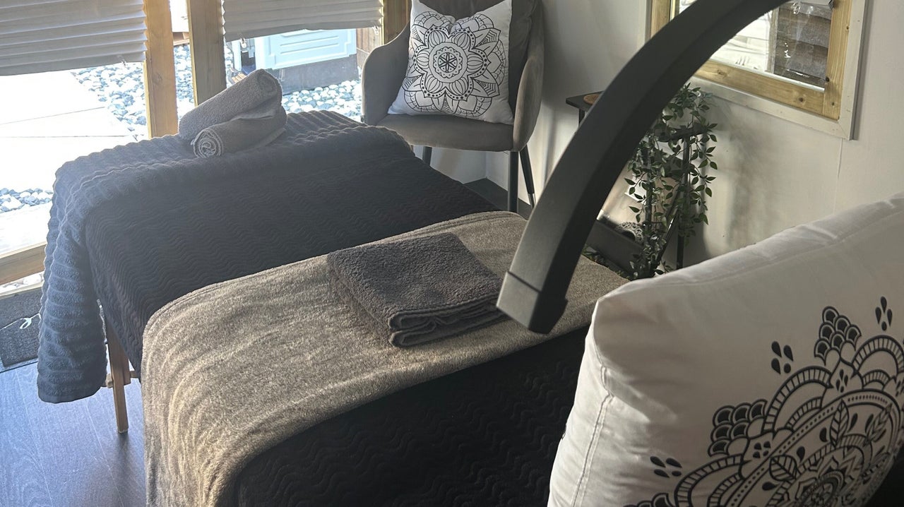 7f9ac7b6-5a14-4985-90d7-44a1adf32298-comasonbeautyholistictraining-gb-england-amesbury-fresha-5593011