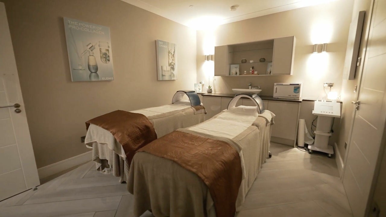 803b1196-9d2e-43f0-aa67-ad1f85347bec-thekingsspadaypackages-im-onchan-fresha-8971963