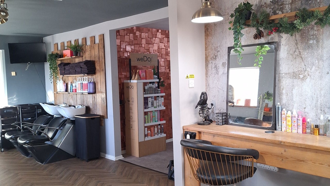 83248a1b-3c2f-4905-83cb-d9486d63c176-cheveux-gb-england-beighton-fresha-9260928