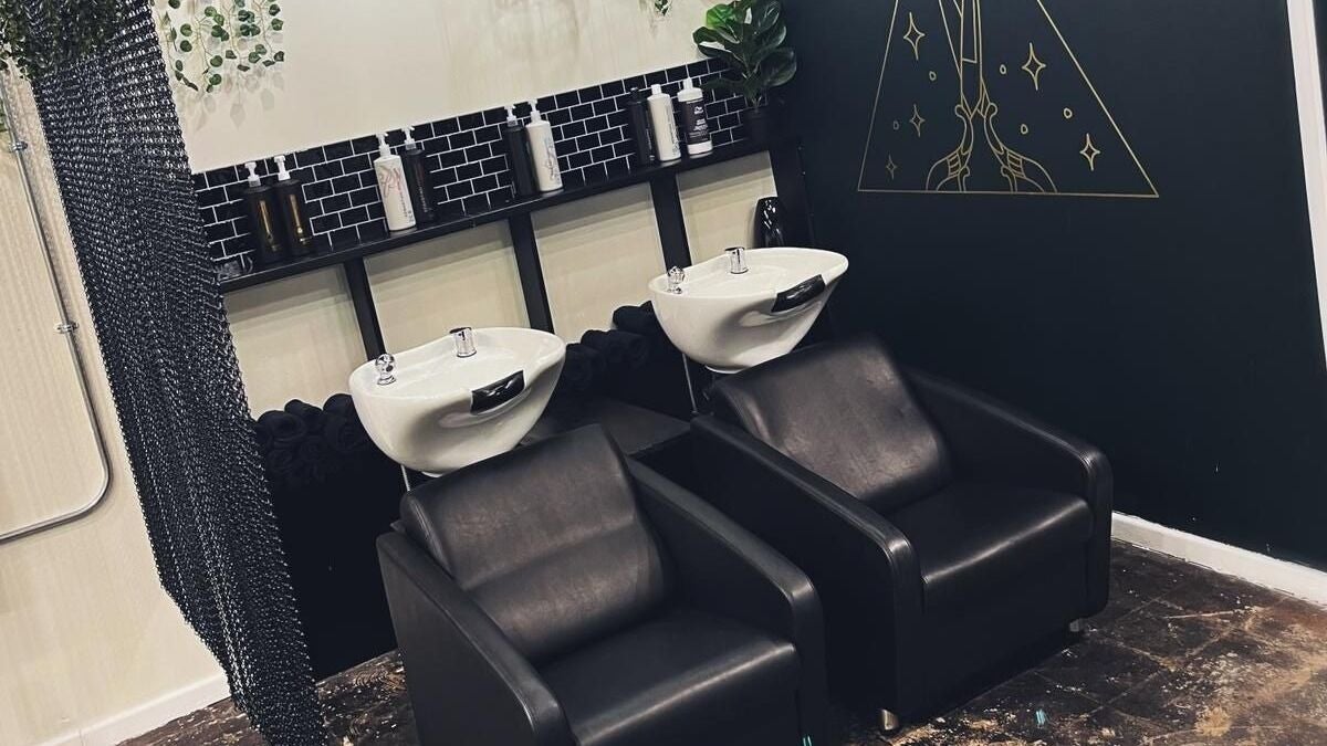 8404d5e6-af72-4687-afa8-261a1fc19753-anotherdimensionhairemporium-gb-england-barnsley-fresha-6173805