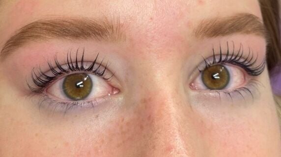 871450fd-b246-4ef2-a52c-b21dc5806793-livvilashnglow-gb-england-stoke-on-trent-fresha-1884490