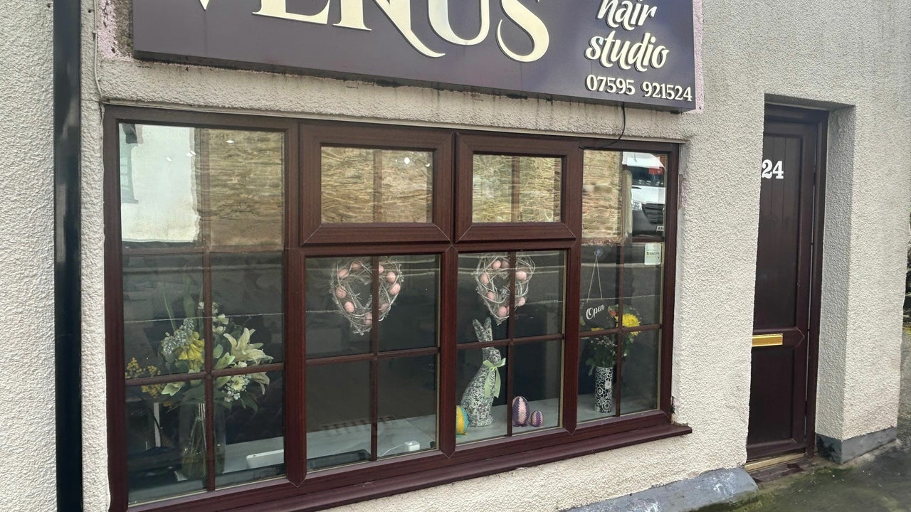 88226a4d-e864-4bf0-aff3-daa721a9890d-venushairstudio-gb-england-sheffield-greenhill-fresha-2897968