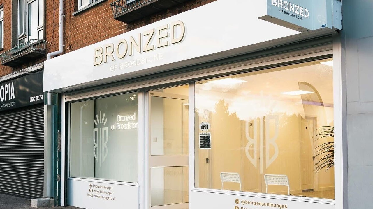 88e843d1-c3e3-4f46-a909-365c33d7de8b-bronzedofbroadstone-gb-england-poole-poole-fresha-6843388