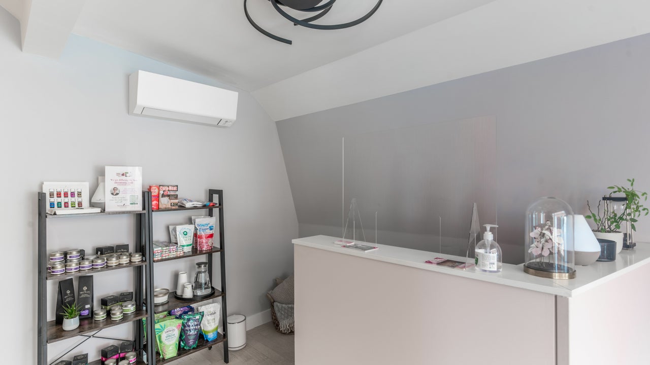 8ab68b50-268d-4dbe-9db9-af8d16378300-walkingonclouds-gb-england-london-fresha-8998923