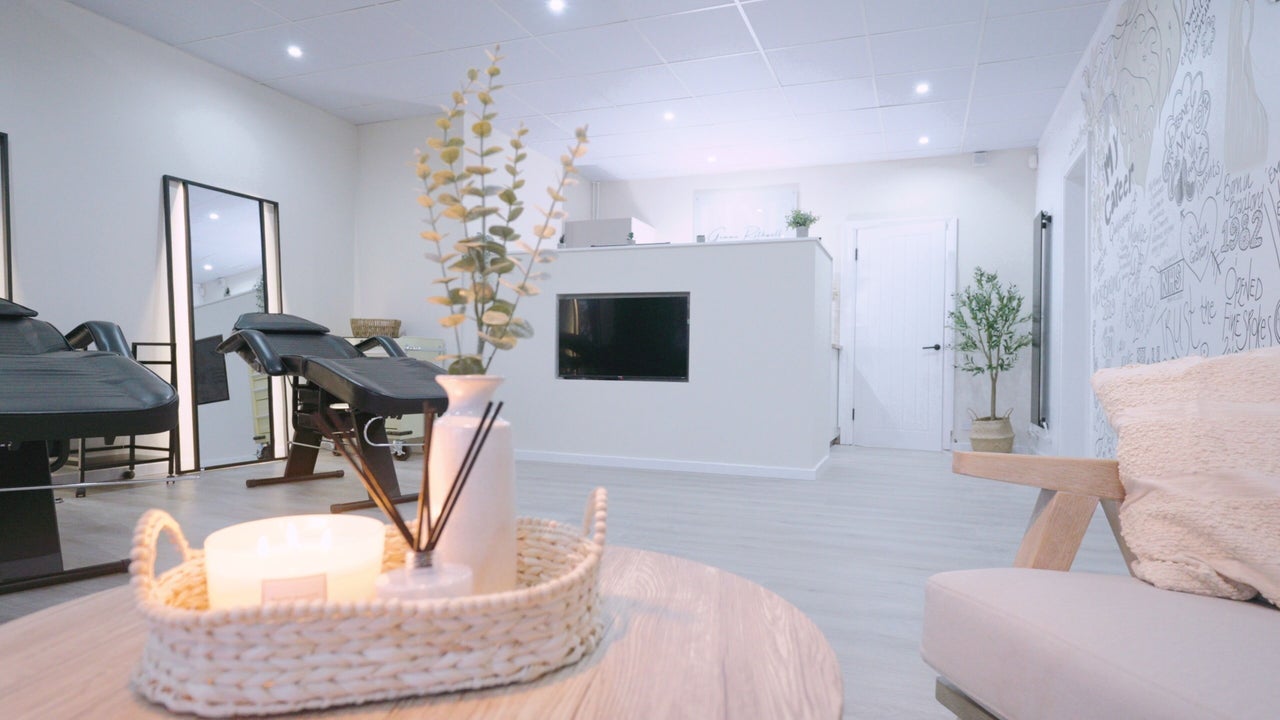 8cb8ad65-35a3-42f6-8219-4cdbdf5dc5f4-finestrokesspmuandaesthetics-gb-england-chadderton-chadderton-fresha-3470829