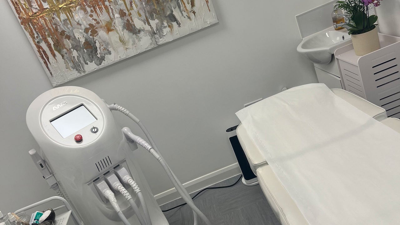 8ce11493-fd61-4ccd-987f-47e413eb9186-truelegendlaserclinic-gb-england-guildford-fresha-8300073