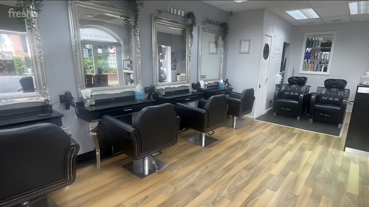 8d8aca1f-5e0f-4d19-b383-158debeae0b1-hairatoohlala-gb-england-witham-fresha-1339179