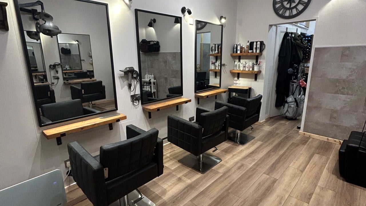 8f89f69f-9a27-41ff-a6ed-f7fe12b068b9-looksaheadhairdressers-gb-scotland-innerleithen-fresha-8806599