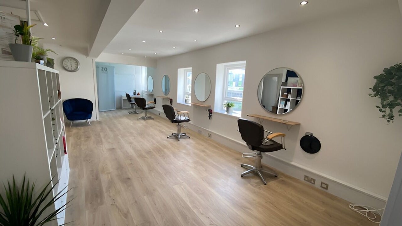 8f9ff2d5-1f52-4790-99c7-0cef9fdc844f-20twentyhairsalon-gb-england-falmouth-berkeleycourt-fresha-3190018