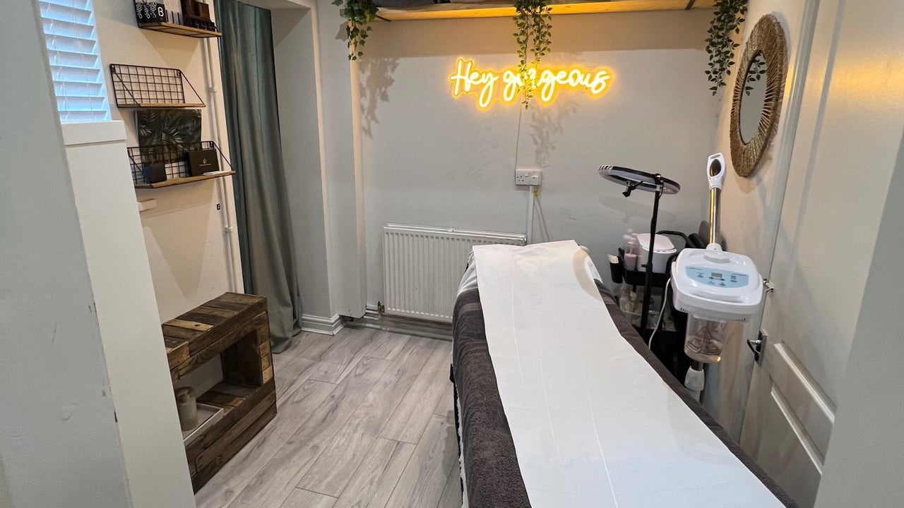 924b121c-911b-4767-8cc3-b1ffa569e348-aestheticallybeautiful-gb-england-cheadle-fresha-3408093