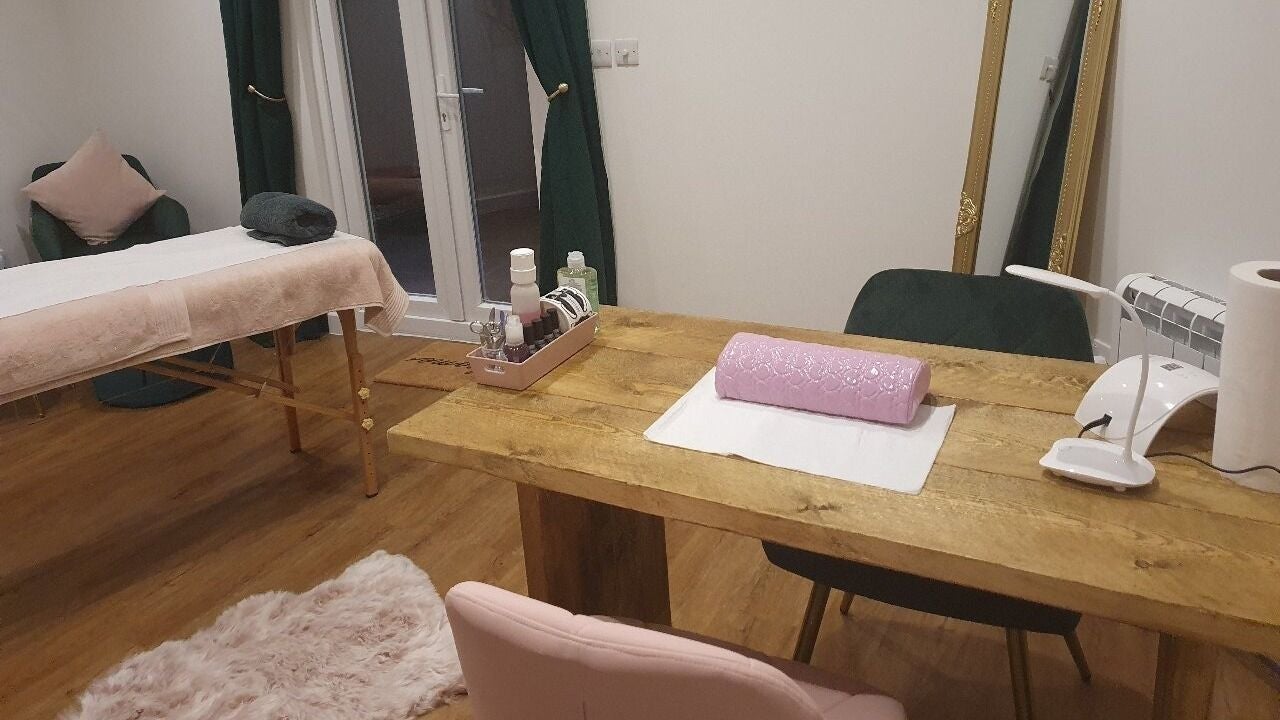 933f462d-70de-4c5b-a401-ee8dadf50d65-9484597